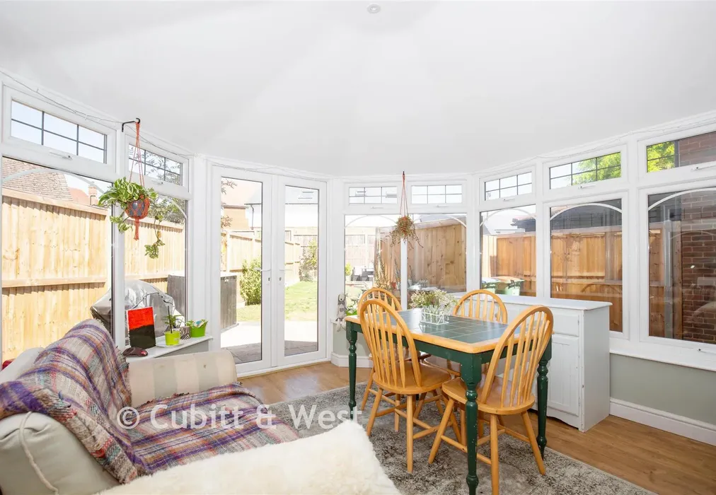 Garden Room - The Willows, Parbrook, West Sussex - Wards of Kent