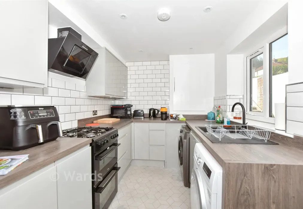 Kitchen - Longfield Road, Dover, Kent - Wards of Kent
