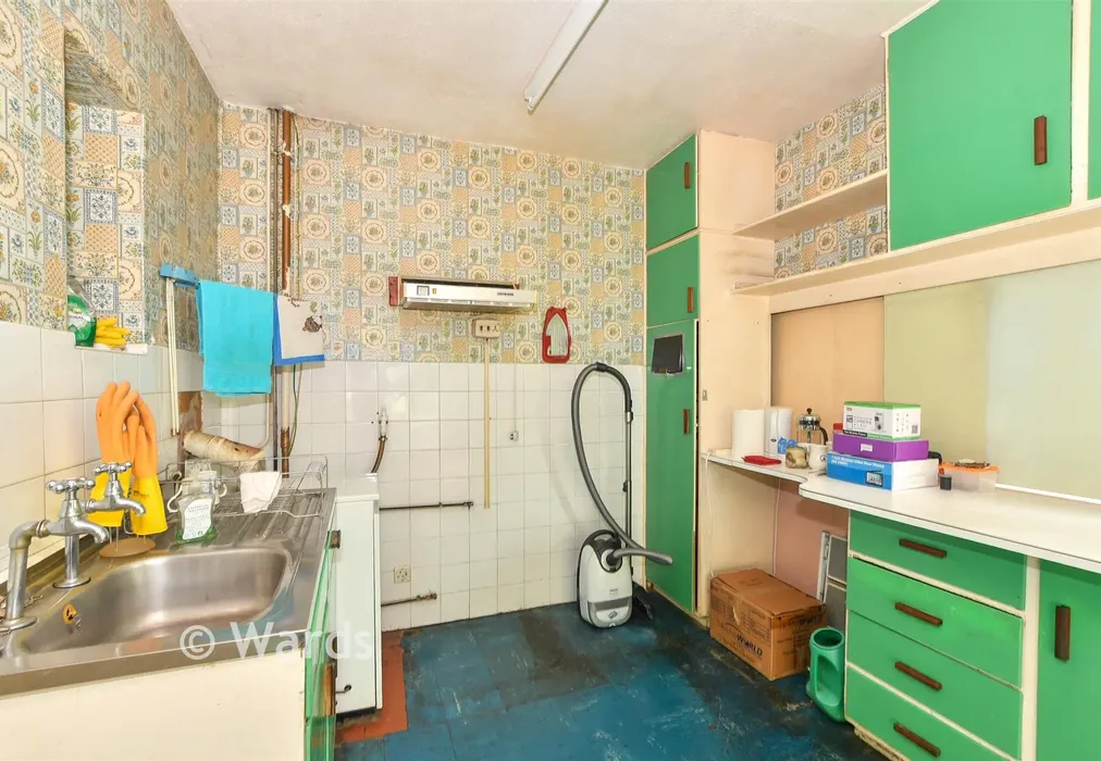 Kitchen - Dillon Way, Tunbridge Wells, Kent - Wards of Kent
