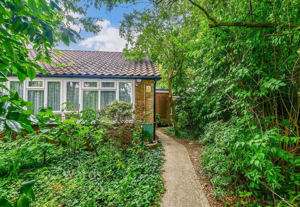 External (Brochure). - Dillon Way, Tunbridge Wells, Kent - Wards of Kent