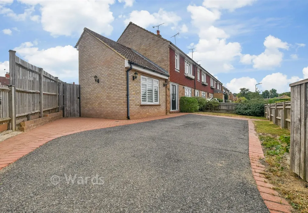 Driveway-Parking - Chalk Avenue, St. Michaels, Tenterden, Kent - Wards of Kent