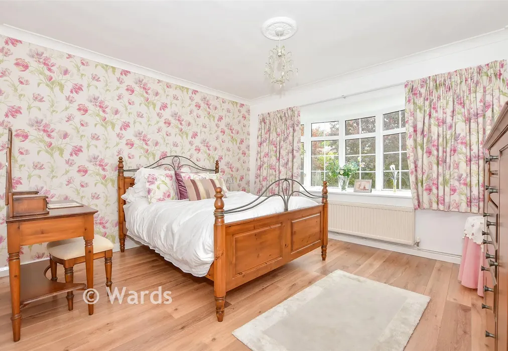 Bedroom 1 - Butchers Lane, Mereworth, Kent - Wards of Kent