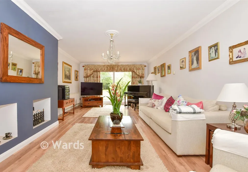 Lounge - Butchers Lane, Mereworth, Kent - Wards of Kent