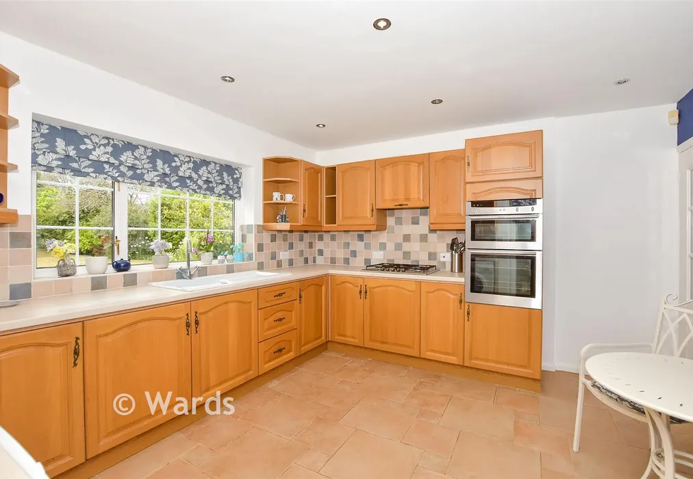 Kitchen - Butchers Lane, Mereworth, Kent - Wards of Kent