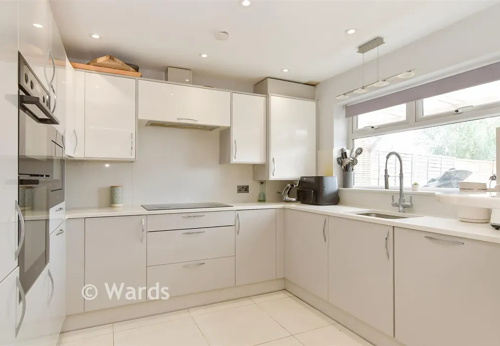 Kitchen - Stratford Avenue, Rainham, Gillingham, Kent - Wards of Kent