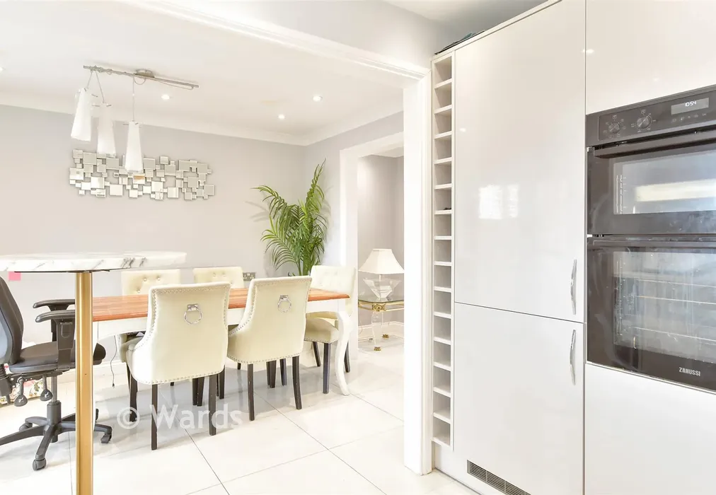 Kitchen - Stratford Avenue, Rainham, Gillingham, Kent - Wards of Kent