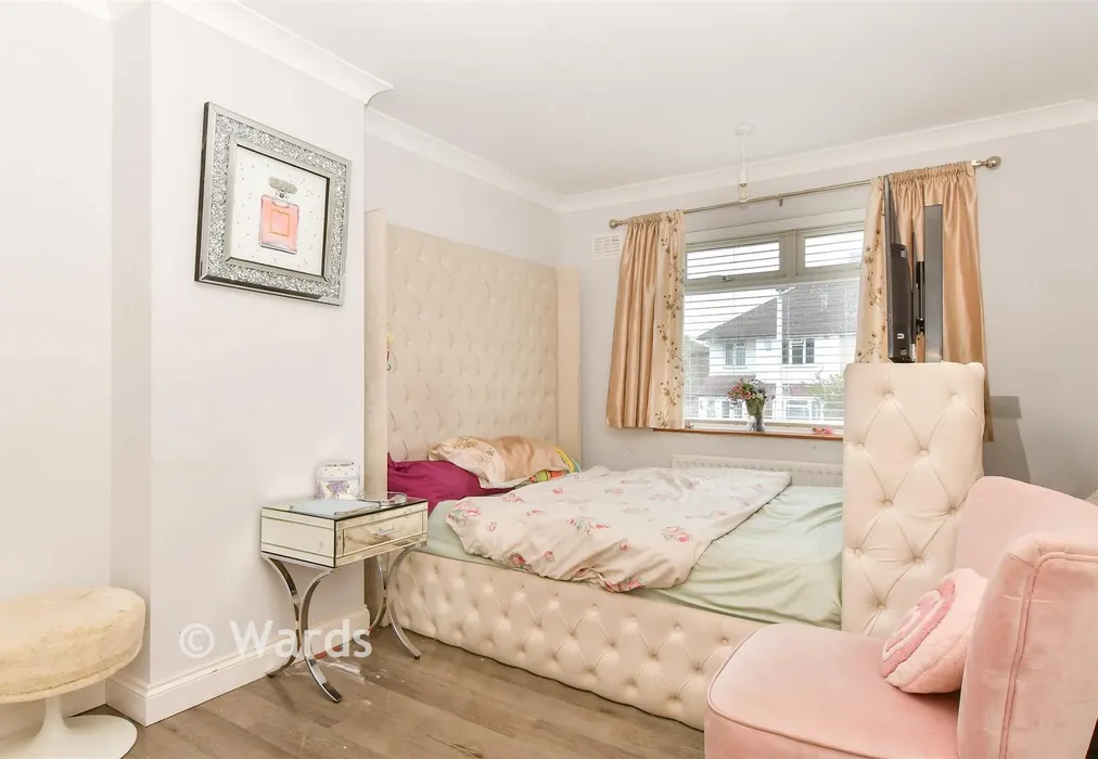 Bedroom 1 - Stratford Avenue, Rainham, Gillingham, Kent - Wards of Kent
