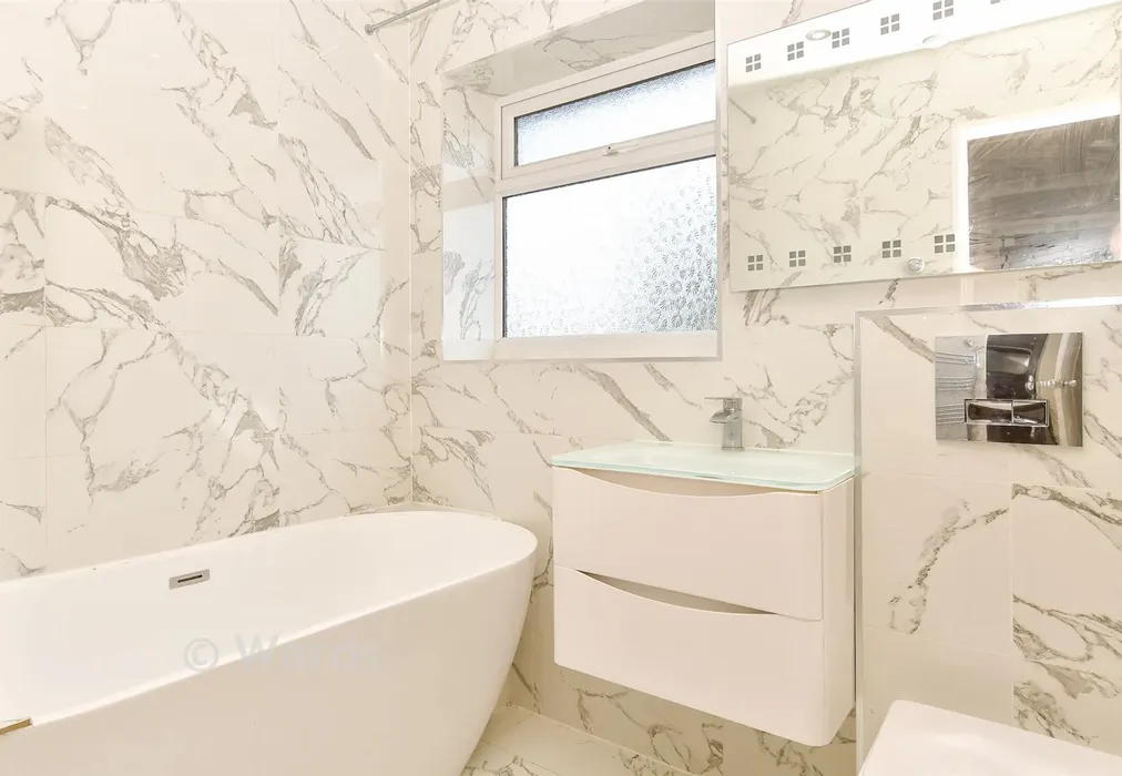 Bathroom - Stratford Avenue, Rainham, Gillingham, Kent - Wards of Kent