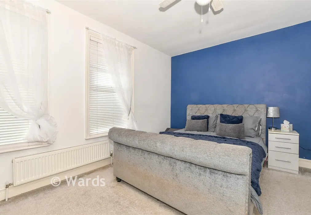 Bedroom 1 - Dering Road, Ashford, Kent - Wards of Kent