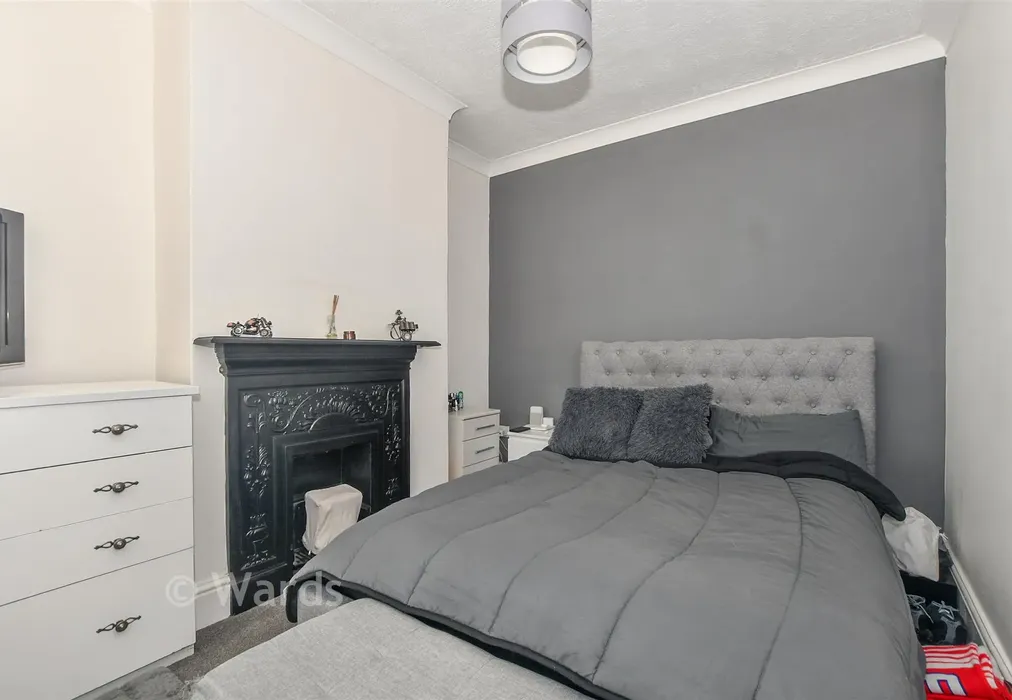 Bedroom 2 - Dering Road, Ashford, Kent - Wards of Kent