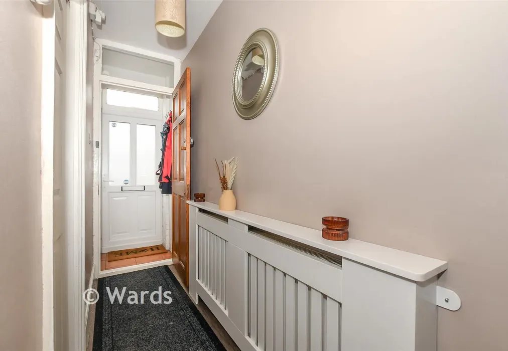 Entrance Hall - Dering Road, Ashford, Kent - Wards of Kent