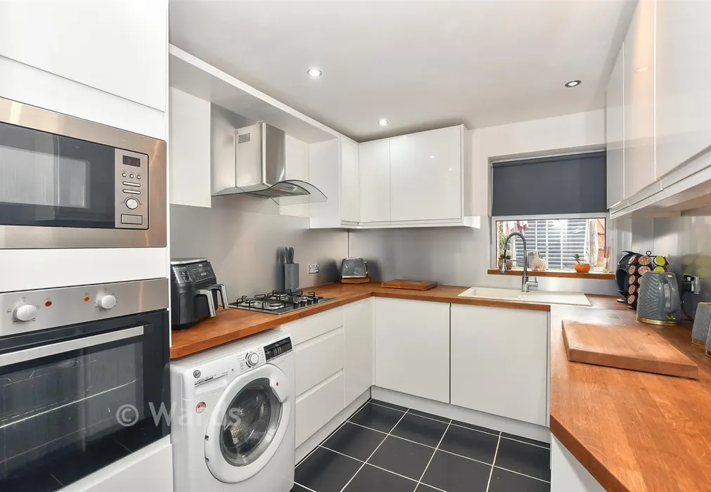 Kitchen - Dering Road, Ashford, Kent - Wards of Kent