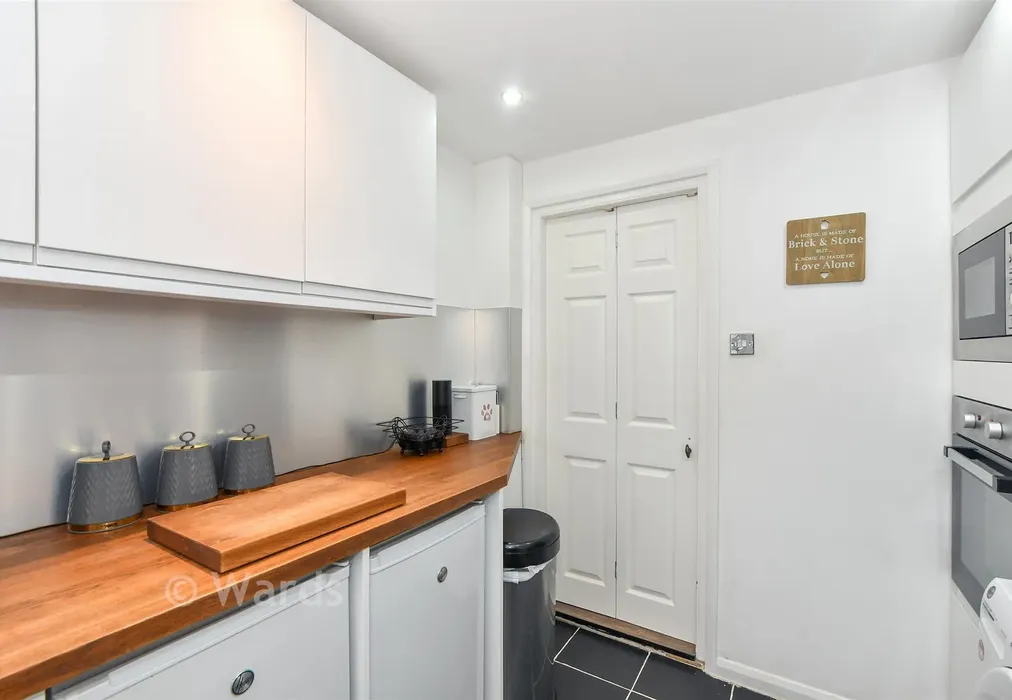 Kitchen - Dering Road, Ashford, Kent - Wards of Kent