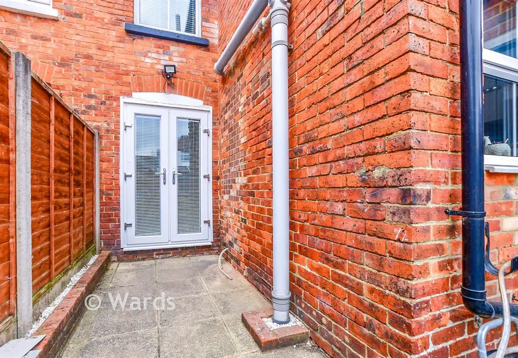 Patio / Decking - Dering Road, Ashford, Kent - Wards of Kent