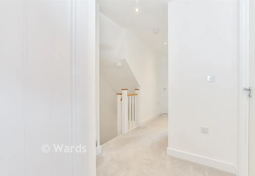 Landing - Sea View Avenue, Deal, Kent - Wards of Kent