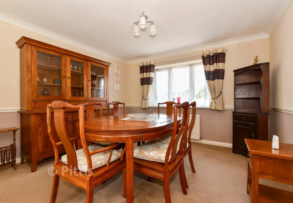 Lounge /Dining Room - Devonia Gardens, Brading, Isle of Wight - Wards of Kent