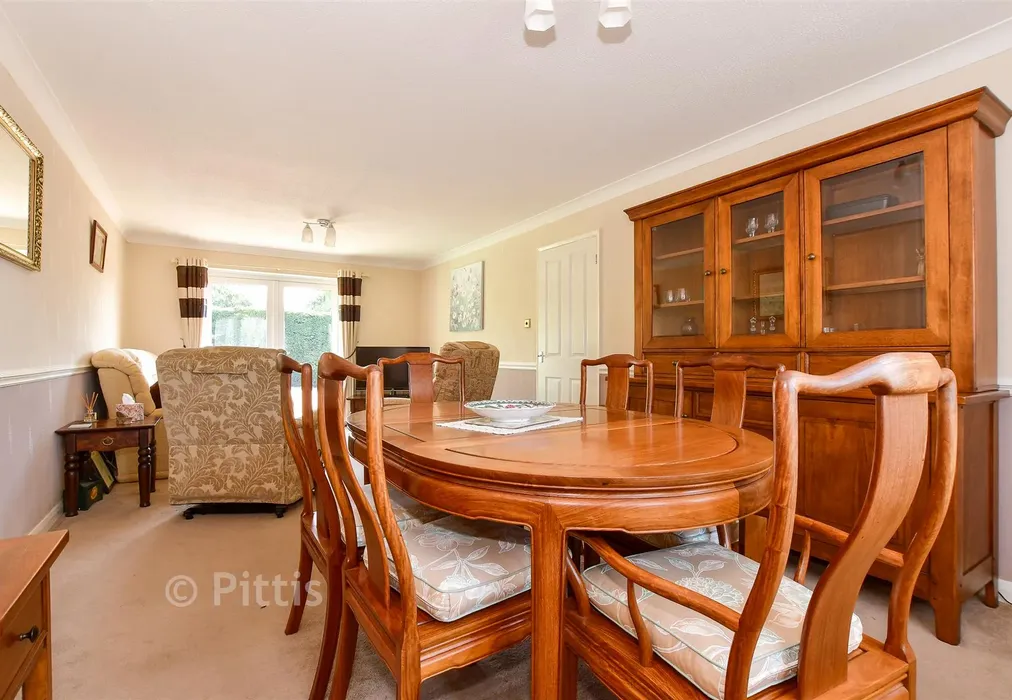 Lounge /Dining Room - Devonia Gardens, Brading, Isle of Wight - Wards of Kent
