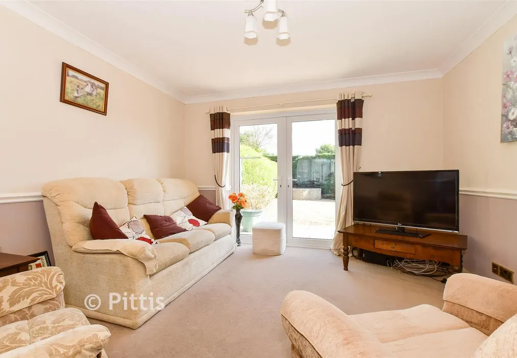 Lounge /Dining Room - Devonia Gardens, Brading, Isle of Wight - Wards of Kent