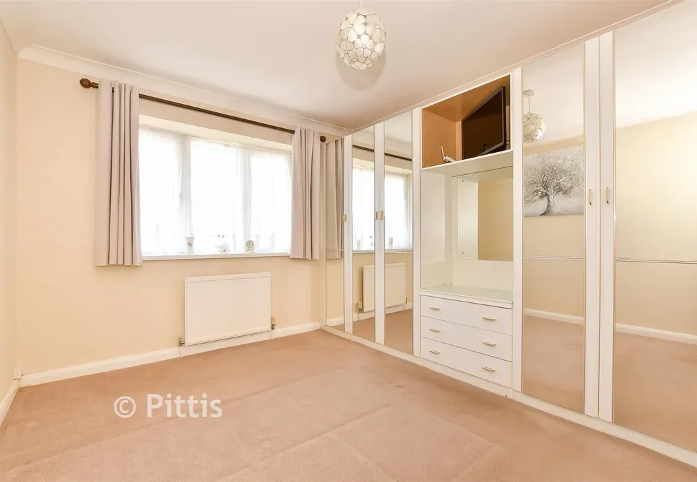 Bedroom 1 - Devonia Gardens, Brading, Isle of Wight - Wards of Kent