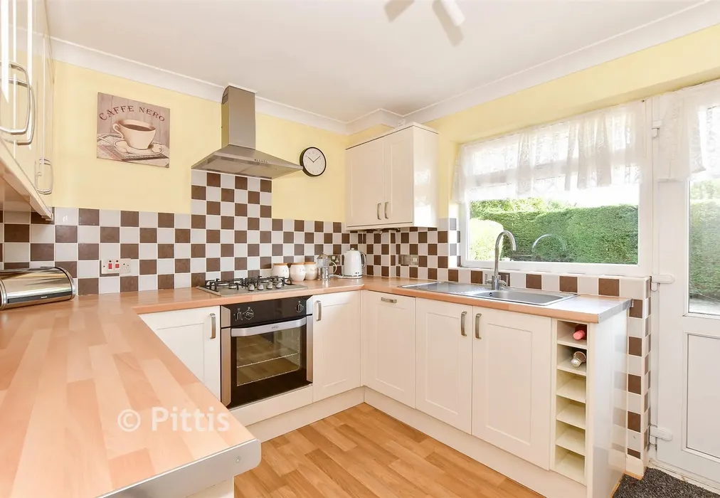 Kitchen - Devonia Gardens, Brading, Isle of Wight - Wards of Kent