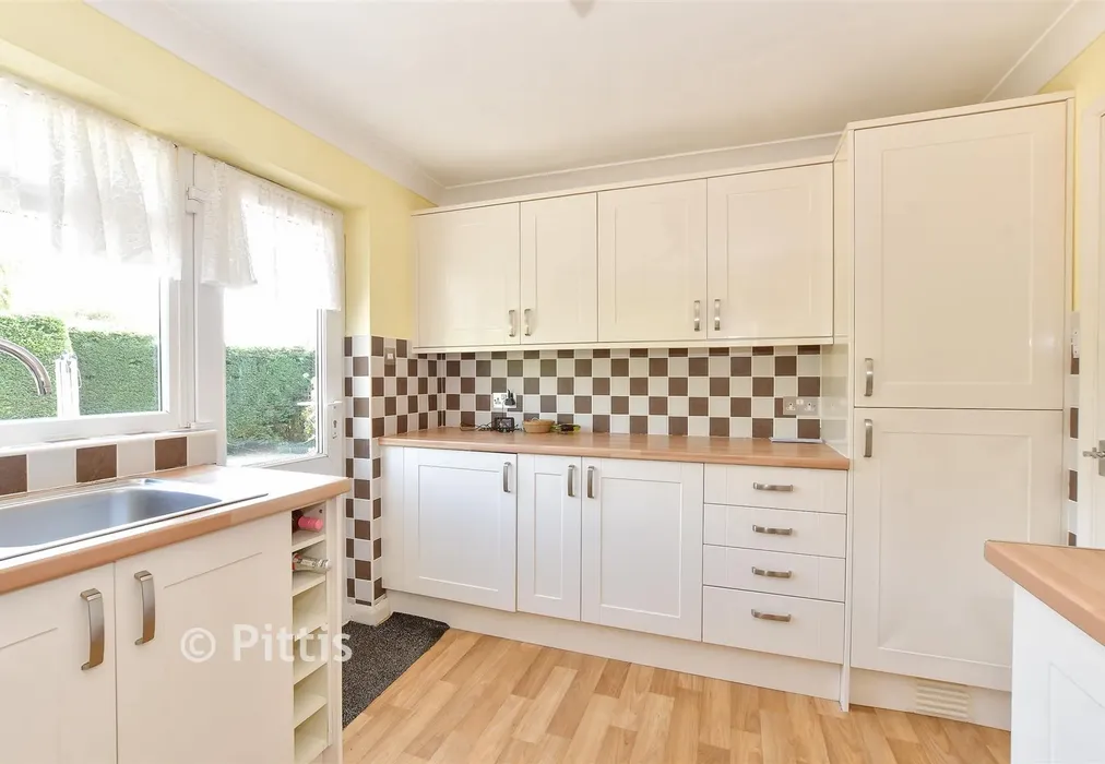 Kitchen - Devonia Gardens, Brading, Isle of Wight - Wards of Kent