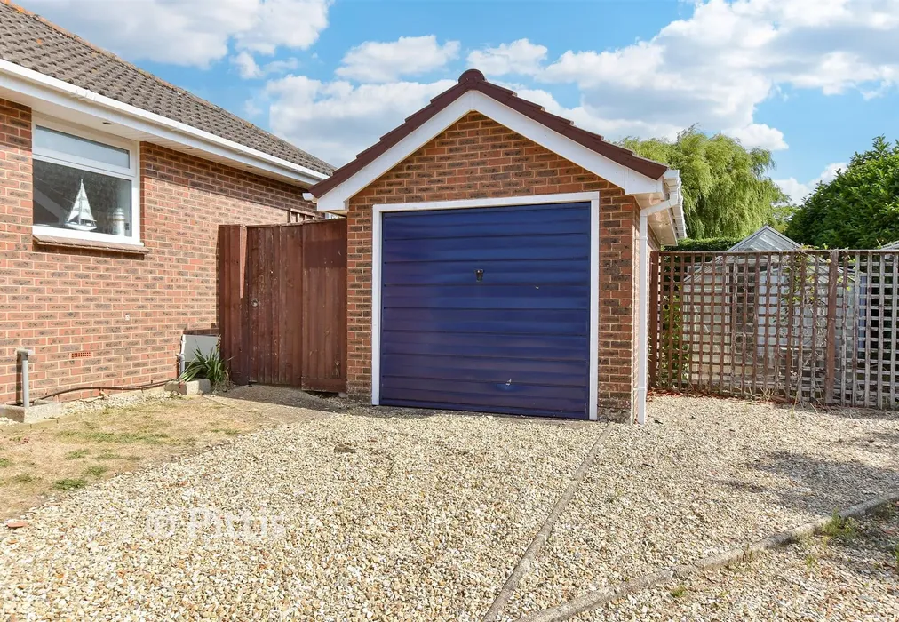 Driveway/Parking - Devonia Gardens, Brading, Isle of Wight - Wards of Kent