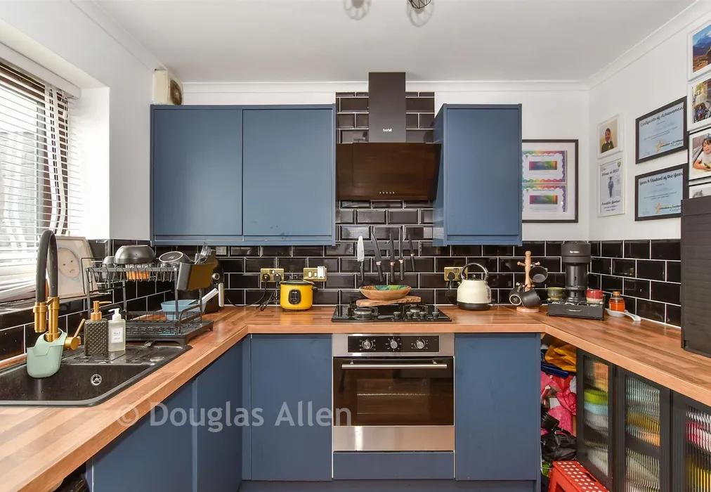 Kitchen - Station Avenue, Wickford, Essex - Wards of Kent