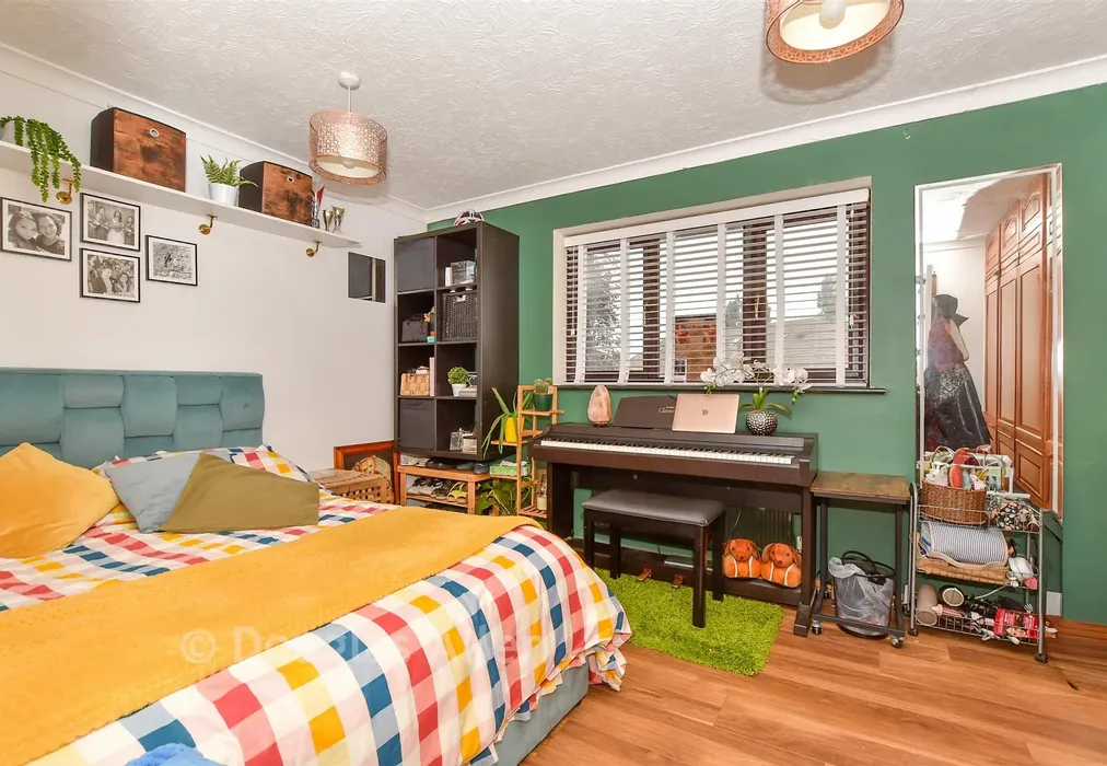 Bedroom 1 - Station Avenue, Wickford, Essex - Wards of Kent