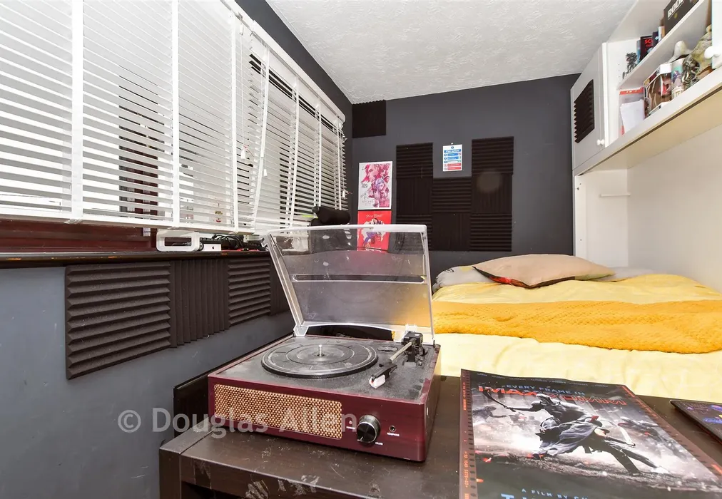 Bedroom 2 - Station Avenue, Wickford, Essex - Wards of Kent