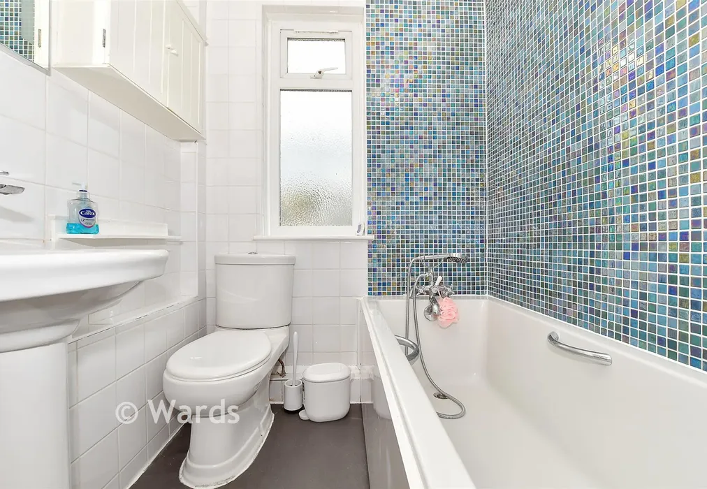 Bathroom - Twiss Grove, Hythe, Kent - Wards of Kent