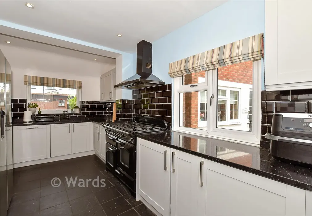 Kitchen - Twiss Grove, Hythe, Kent - Wards of Kent