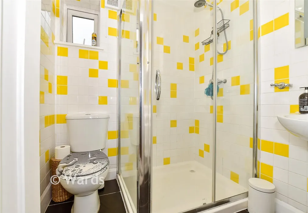 Shower Room - Twiss Grove, Hythe, Kent - Wards of Kent