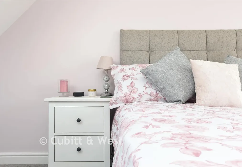 Internal Lifestyle Photograph - Heathway, Chaldon, Caterham, Surrey - Wards of Kent