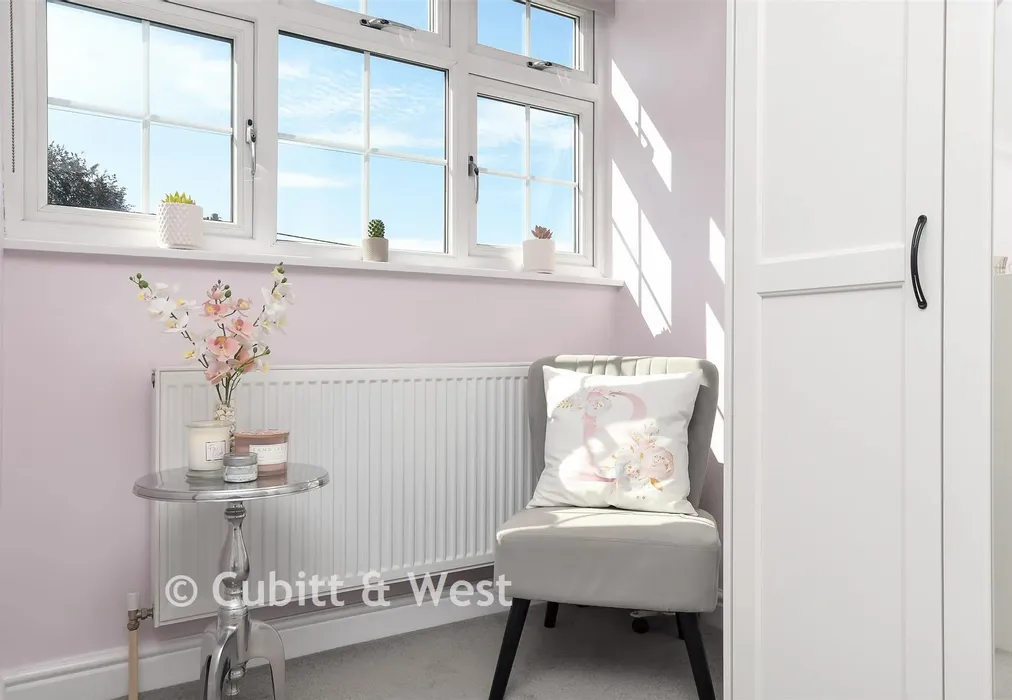 Internal Lifestyle Photograph - Heathway, Chaldon, Caterham, Surrey - Wards of Kent