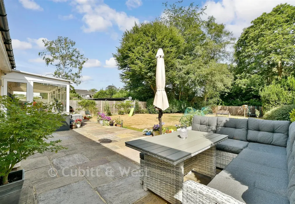 Rear Garden - Heathway, Chaldon, Caterham, Surrey - Wards of Kent