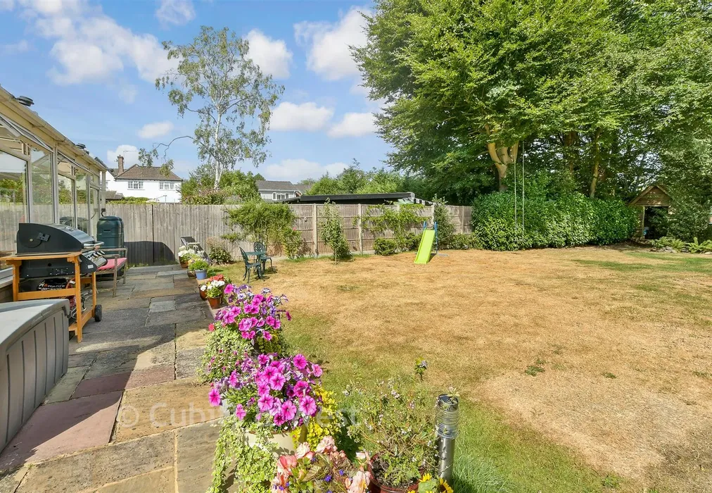 Rear Garden - Heathway, Chaldon, Caterham, Surrey - Wards of Kent