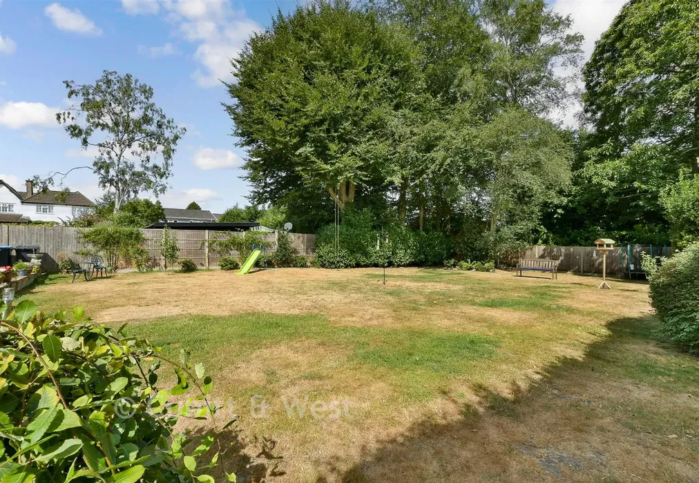 Rear Garden - Heathway, Chaldon, Caterham, Surrey - Wards of Kent