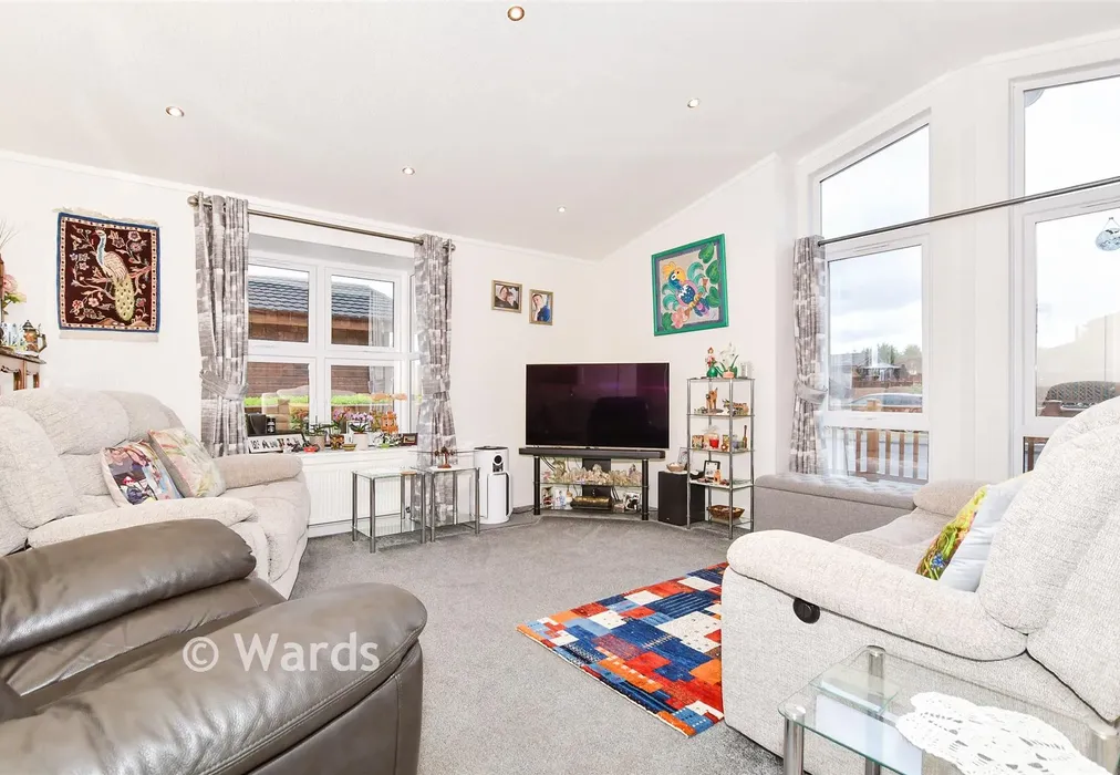 Lounge - Wateringbury Road, East Malling, Kent - Wards of Kent