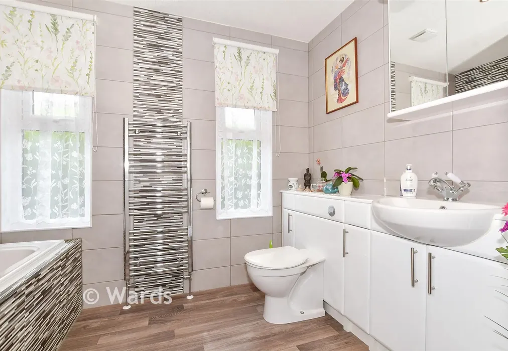 Bathroom - Wateringbury Road, East Malling, Kent - Wards of Kent