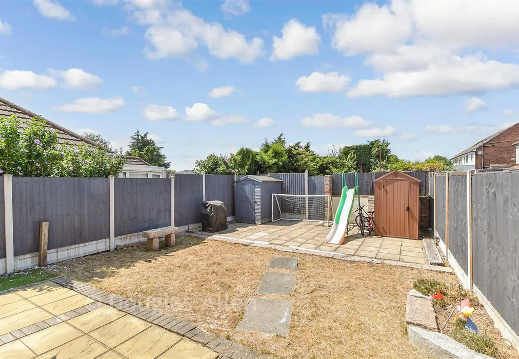 Rear Garden - Fairview Avenue, Rainham, Essex - Wards of Kent