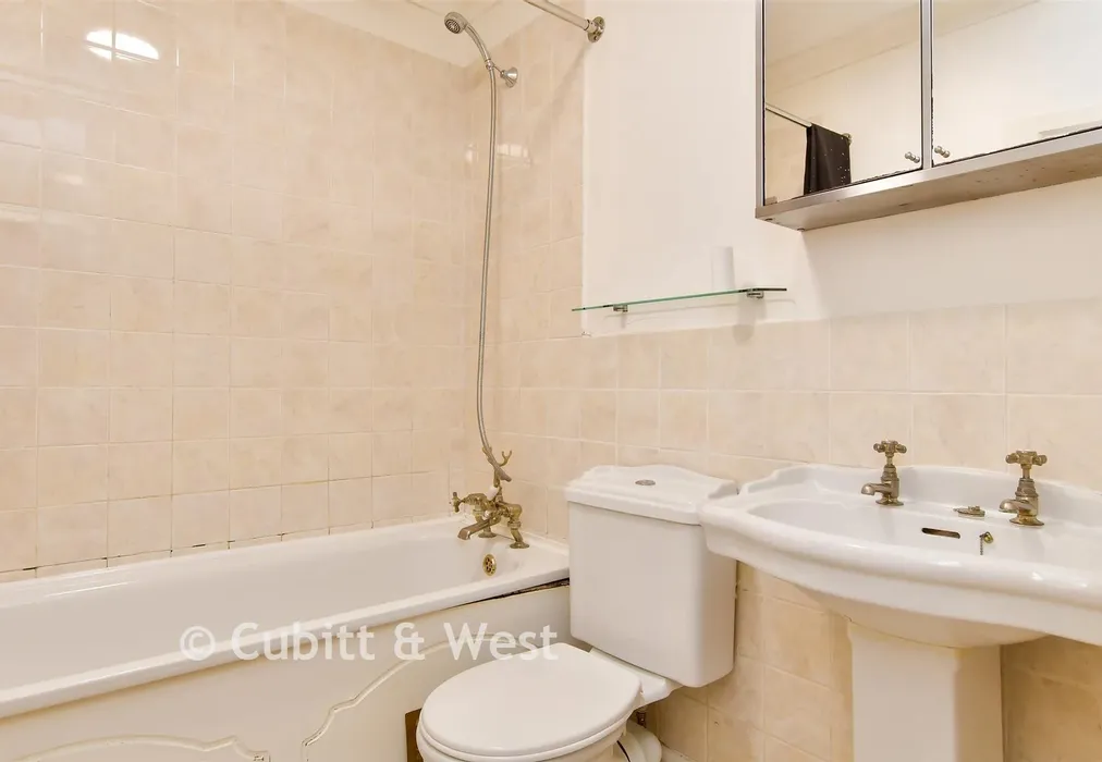 Bathroom - Preston Drove, Brighton, East Sussex - Wards of Kent