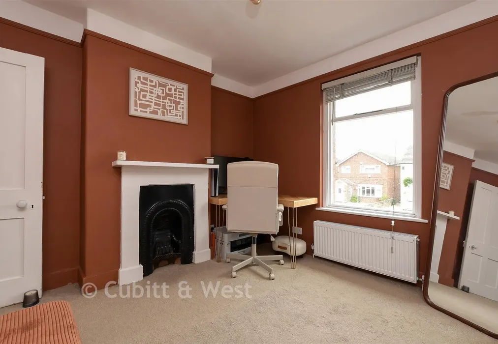 Bedroom 1 - Albert Road, Horley, Surrey - Wards of Kent