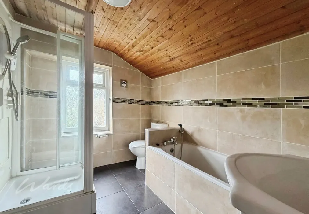 Gros 5 bath use - Grosvenor Road Ramsgate CT11 - Wards of Kent