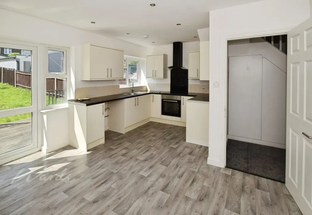 maidstone road ki... - Maidstone Road Rochester ME1 - Wards of Kent