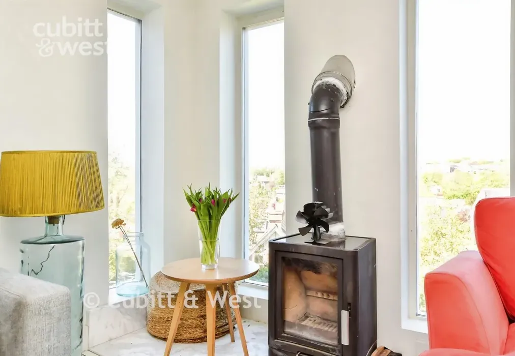 Lifestyle Shot - Osborne Road, Brighton, BN1 - Wards of Kent