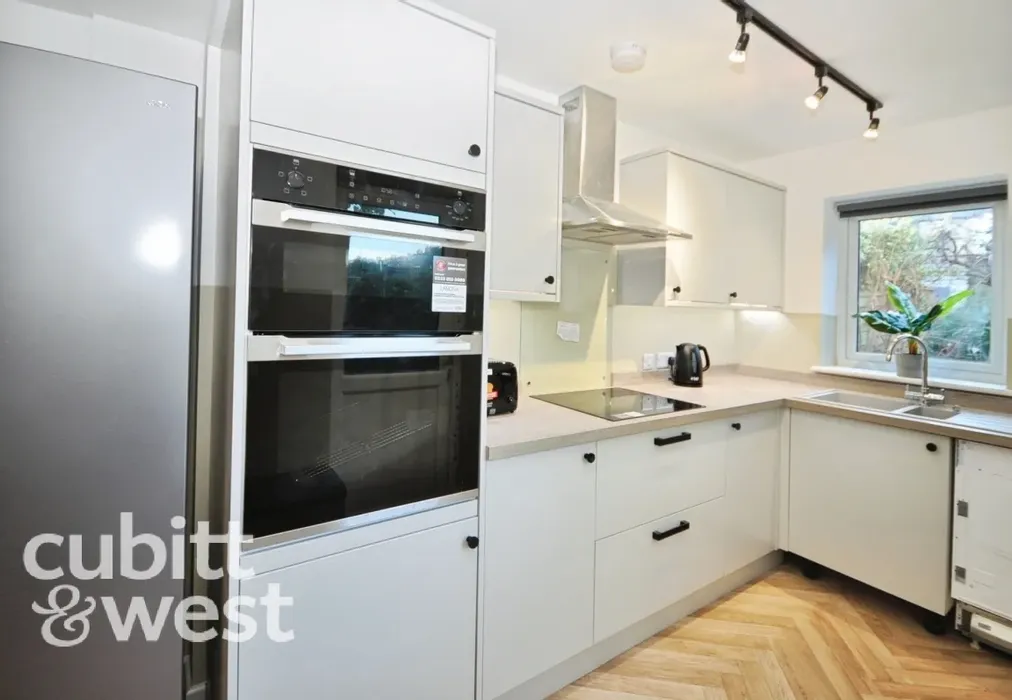  - AVAILABLE WITH NO DEPOSIT Ophir Road Portsmouth PO2 - Wards of Kent