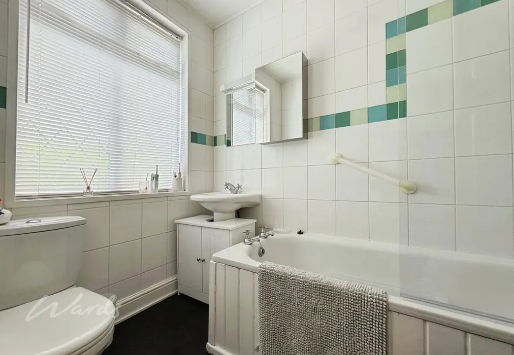 Fair 42 bath use - Fairfield Road Broadstairs CT10 - Wards of Kent