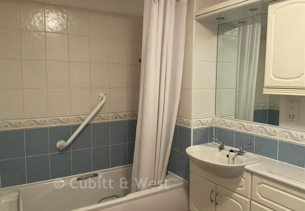 Bathroom - High Street, Billingshurst, West Sussex - Wards of Kent