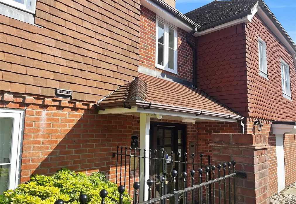 Front - High Street, Billingshurst, West Sussex - Wards of Kent