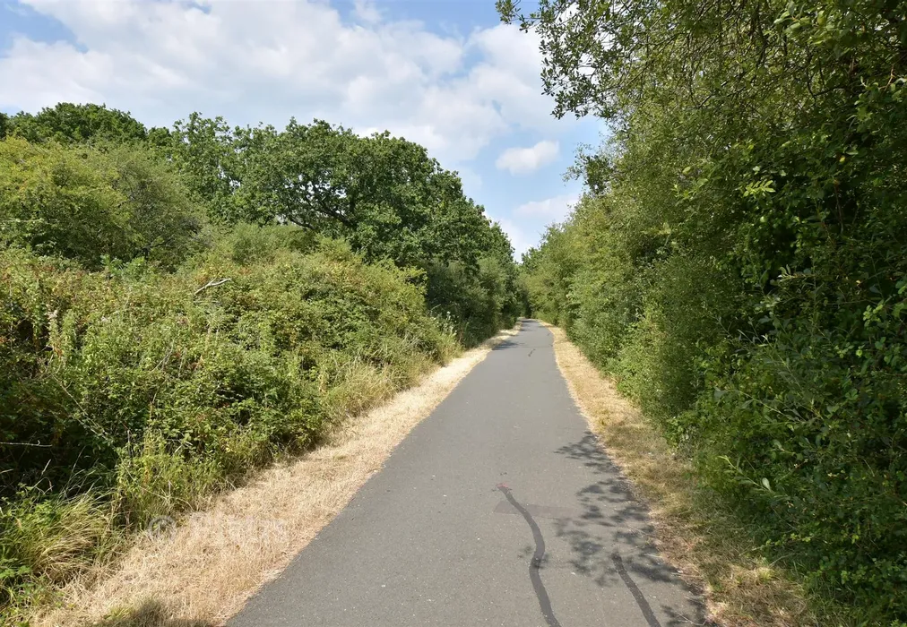 Local 8 - Acorn Avenue, Newport, Isle of Wight - Wards of Kent